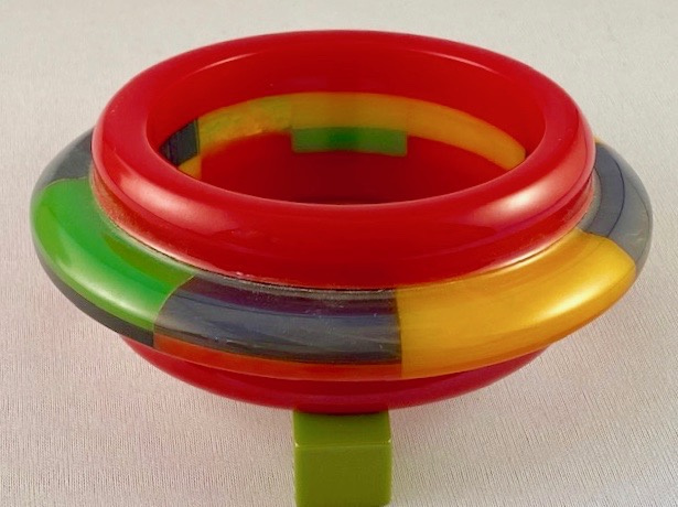 SZ23 Shultz big red/multicolor Saturn bangle